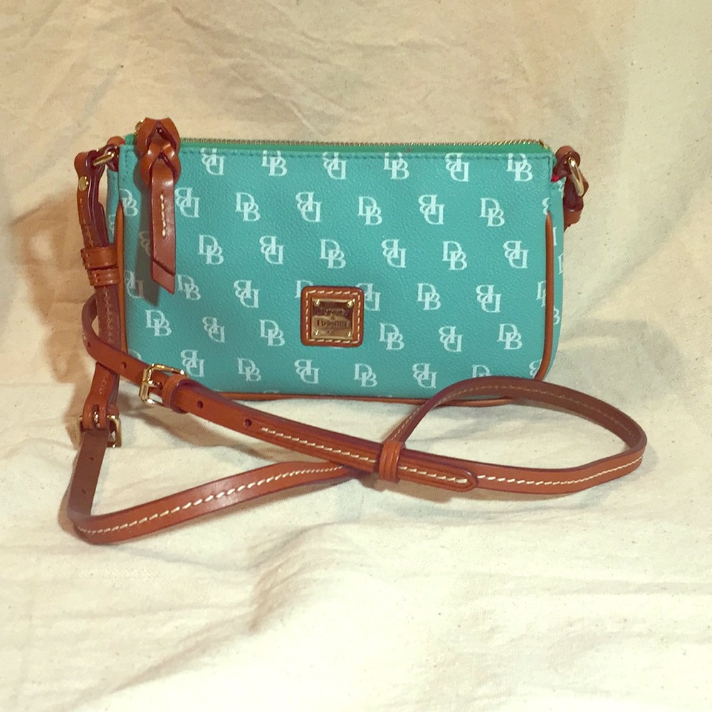 Dooney & Bourke Like New Crossbody